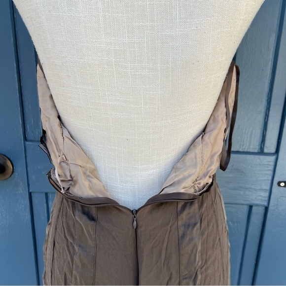 Vintage BCBG Maxazria Brown 100% Silk
Contrast Halter Midi Women Dress Size 8 - Picture 4 of 9